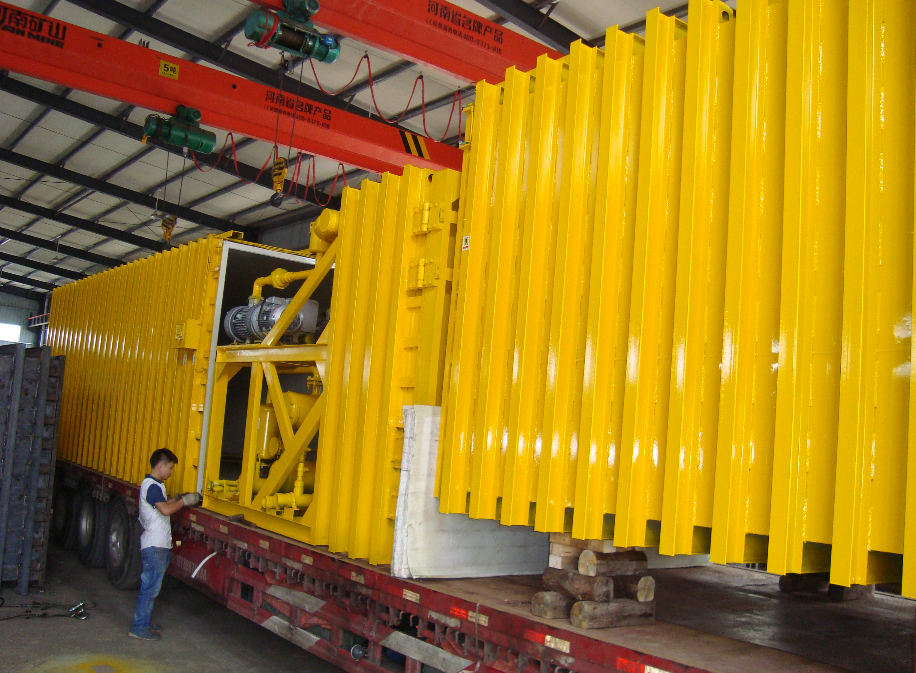 Factory loading operations utilizing heavy cranes, showcasing the scale and precise manufacturing of the cooling chamber. Factory loading operations utilizing heavy cranes, showcasing the scale and precise manufacturing of the cooling chamber.