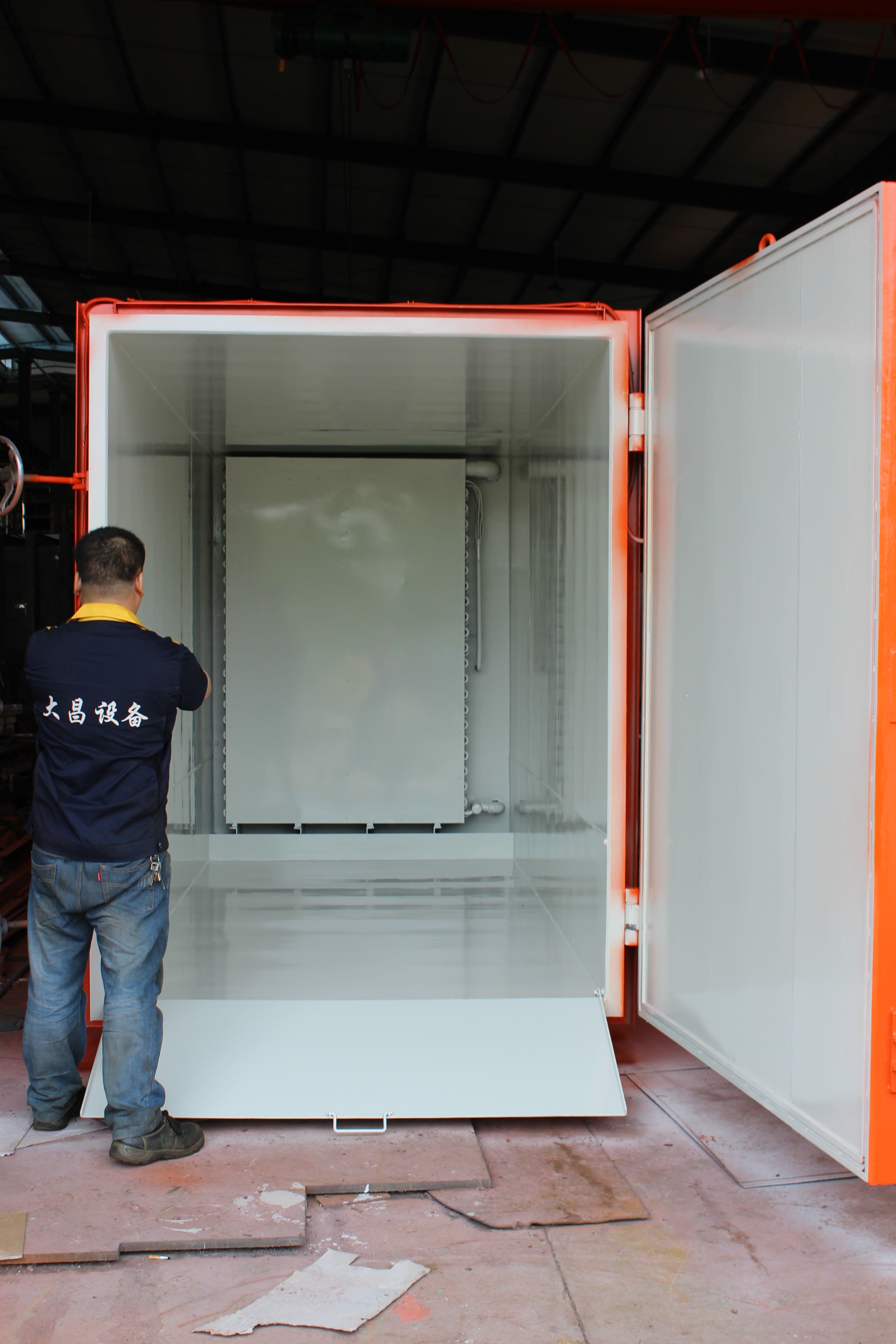 The spacious internal vacuum chamber featuring high-efficiency evaporator coils designed for rapid temperature reduction.